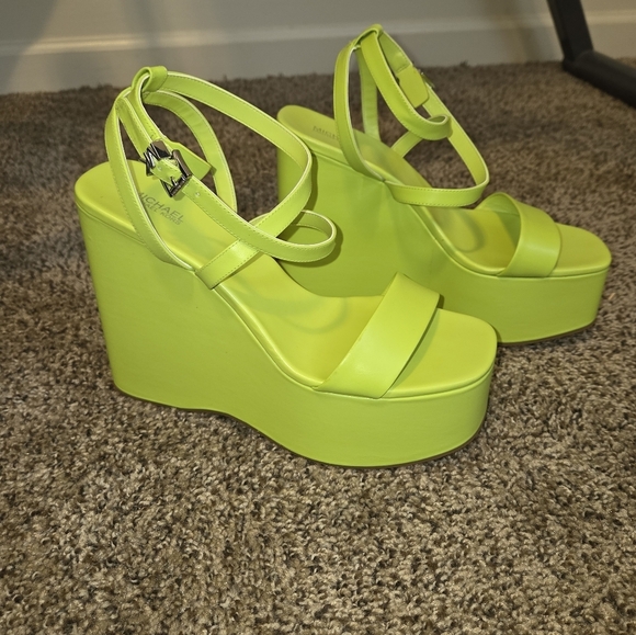 Michael Kors Paola Wedge - Picture 5 of 5